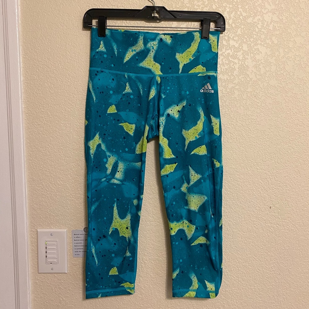 ADIDAS cropped leggings 🍃